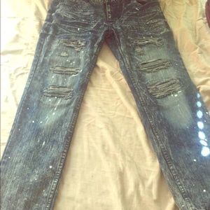 Stylish jeans w/white paint spots & rips